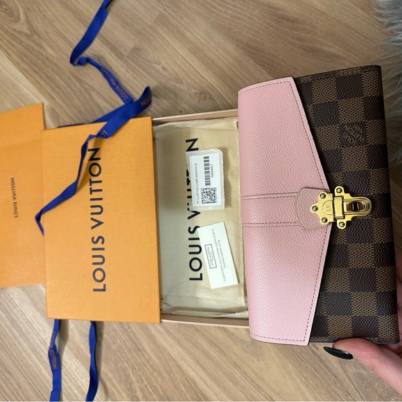 Authentic LOUIS VUITTON
Damier Ebene Clapton Wallet Magnolia - Picture 6 of 7